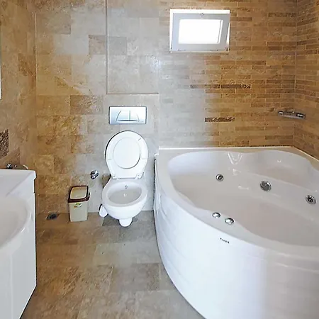 Sleeps 6 Air Con Wifi Villa *